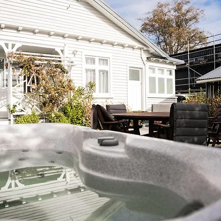 Charming 1920S Villa On Bealey Ave